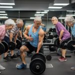 comment éviter la perte de masse musculaire chez les seniors avec des exercices ciblés
