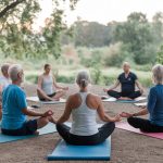 les bienfaits du yoga pour les seniors souffrant d'arthrose